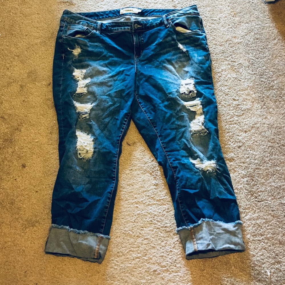 Torrid Distressed Denim Capris sz 20